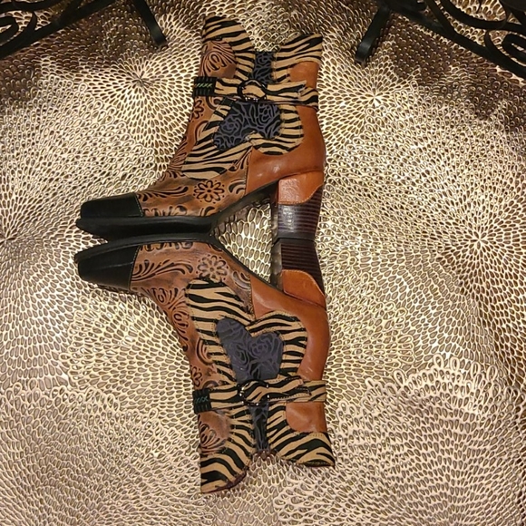Trubelle Boho Handcrafted Leather & Tiger Print Booties Size 10 - Picture 3 of 16